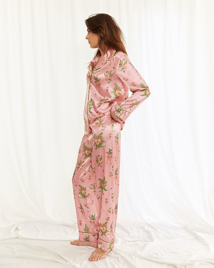 Bella Descanso luxury sleepwear. Biscayne pink pyjama set. Stylish loungewear and glam pyjamas. 